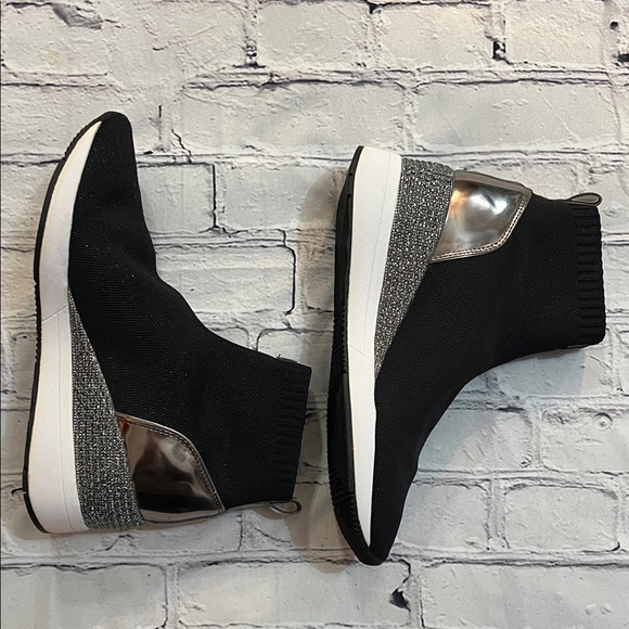 MICHAEL Michael Kors Black and Silver Ankle Booties - Picture 4 of 8